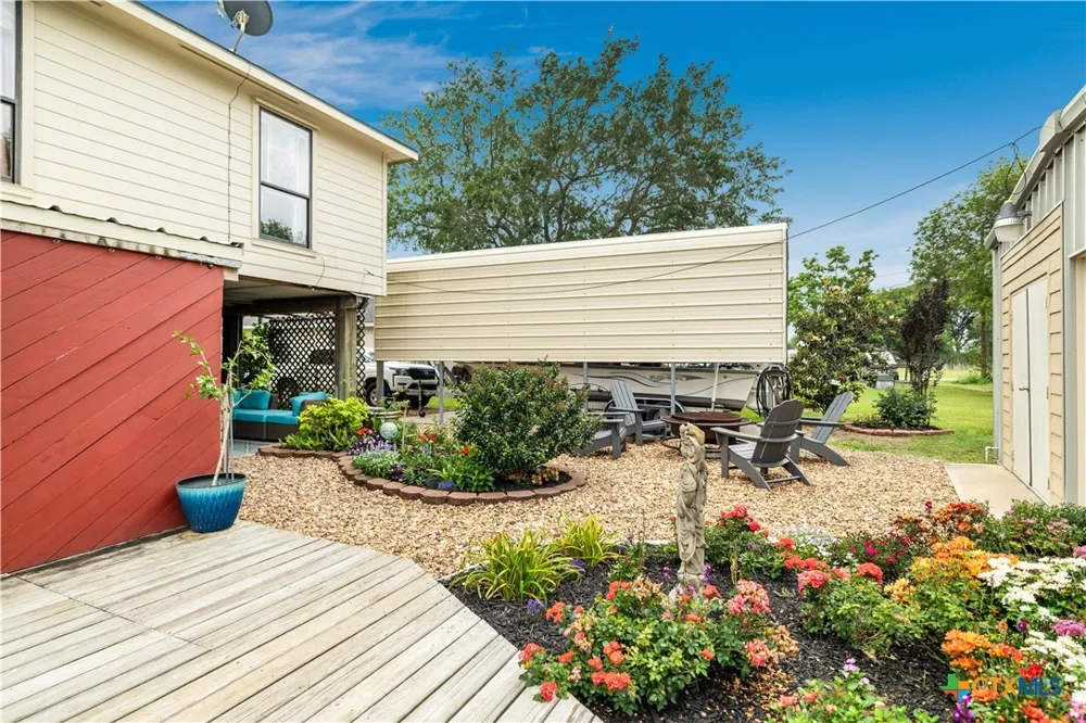 205 E Bay Avenue Seadrift, TX 77983