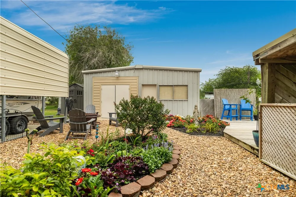 205 E Bay Avenue Seadrift, TX 77983