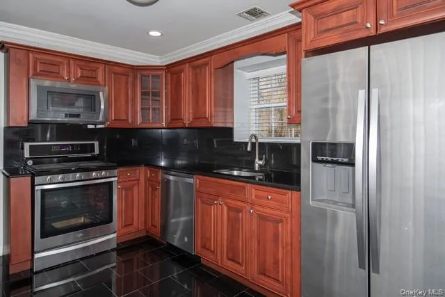 1 Pinnacle Drive #2 Port Jefferson, NY 11777