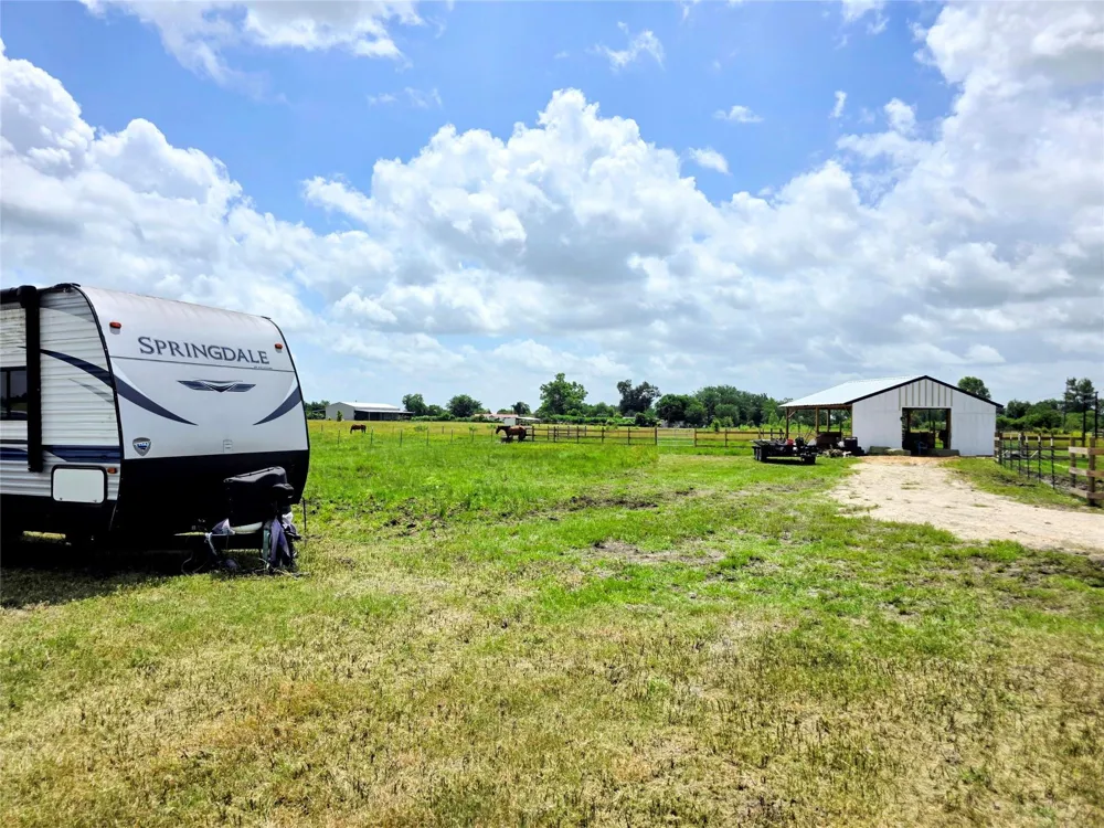 816 Raccoon Bend Road Bellville, TX 77418