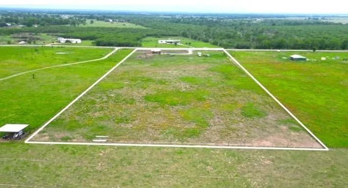 816 Raccoon Bend Road Bellville, TX 77418