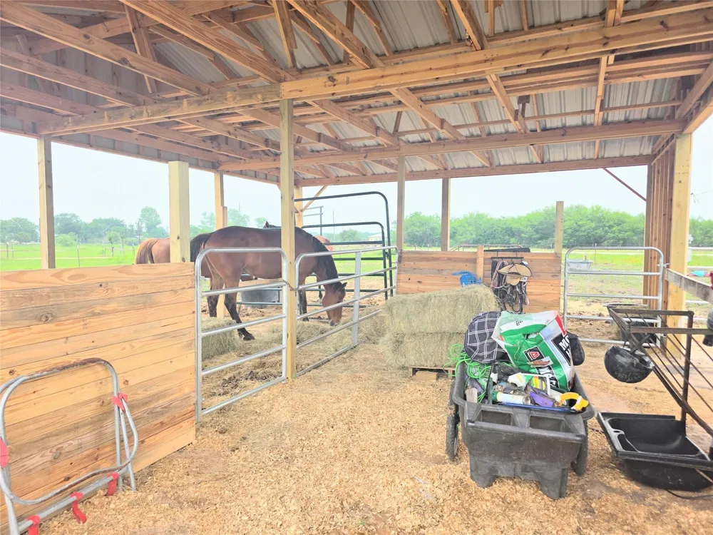 816 Raccoon Bend Road Bellville, TX 77418