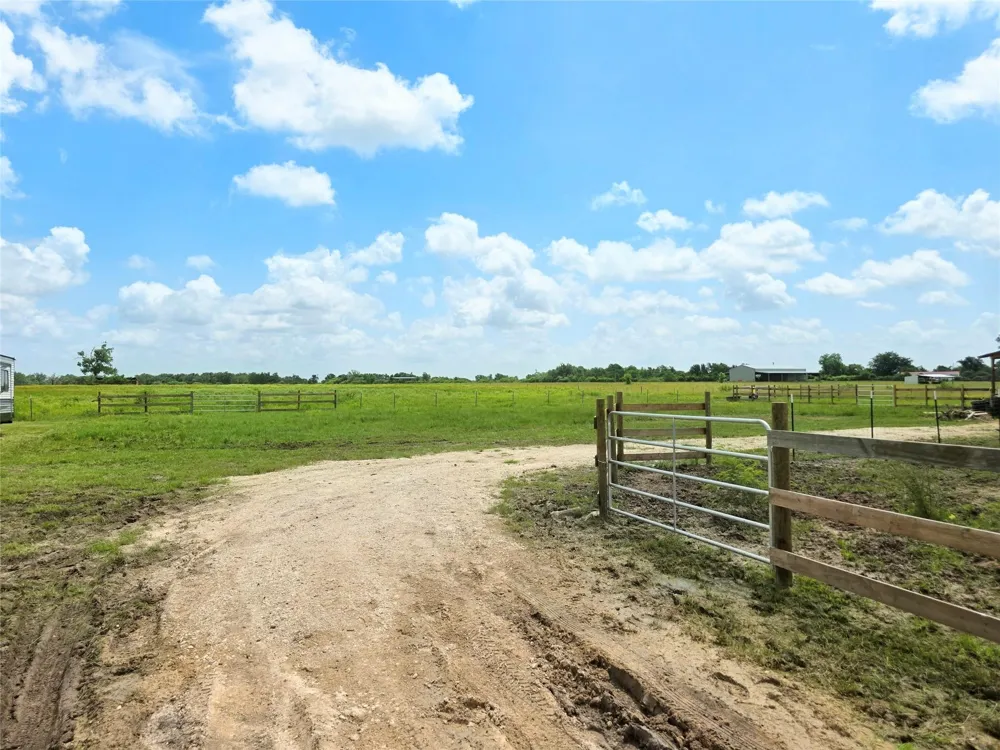 816 Raccoon Bend Road Bellville, TX 77418