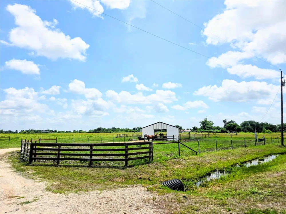 816 Raccoon Bend Road Bellville, TX 77418