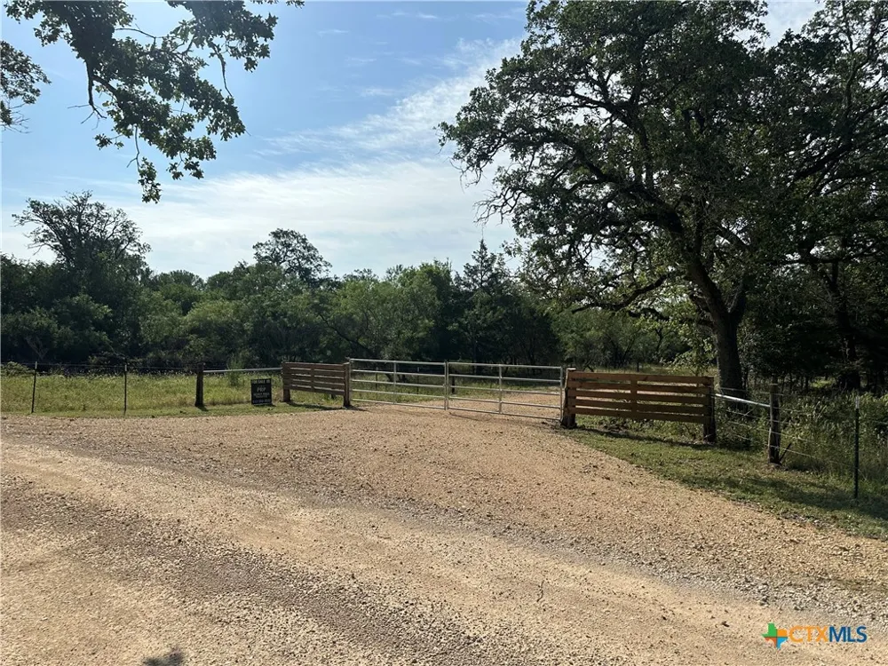650 Coastal Lane Luling, TX 78648