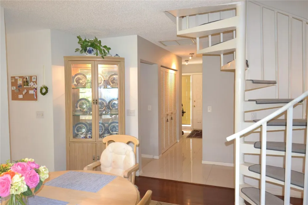 112 LINDSAY LANE Oldsmar, FL 34677