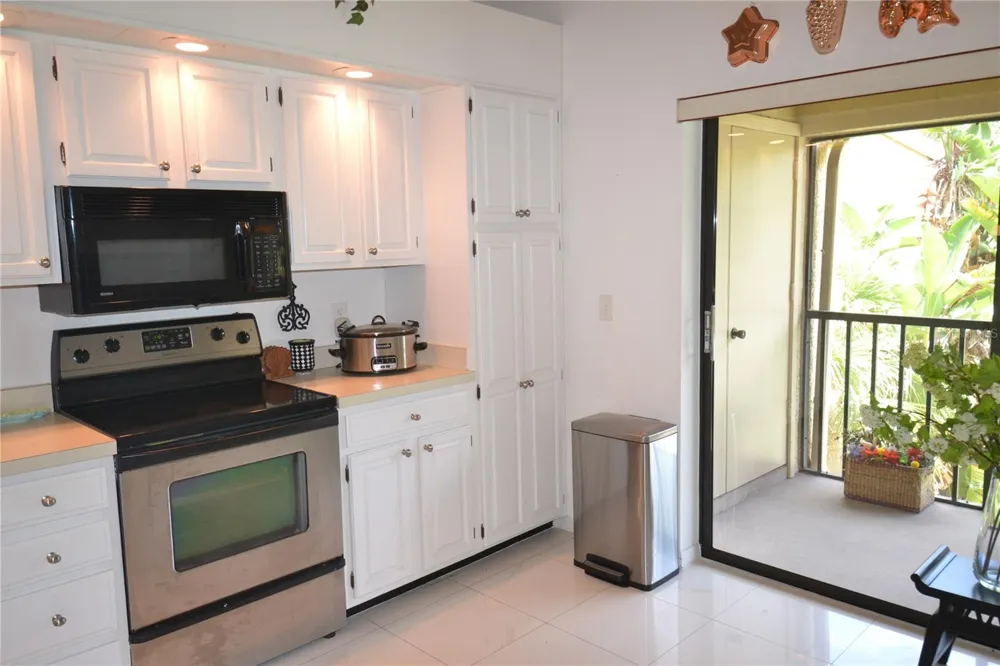 112 LINDSAY LANE Oldsmar, FL 34677