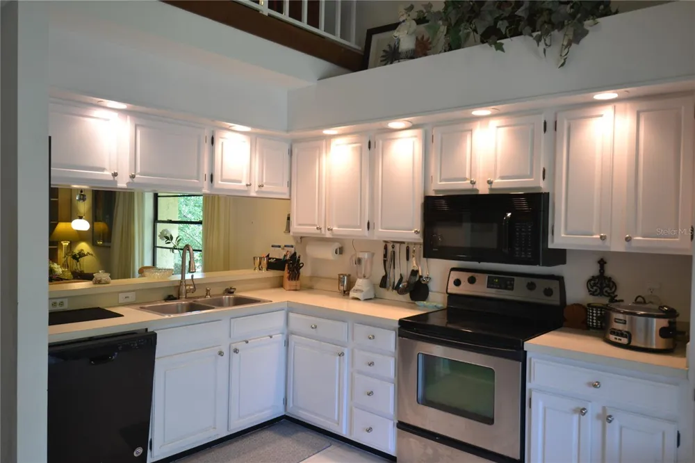 112 LINDSAY LANE Oldsmar, FL 34677