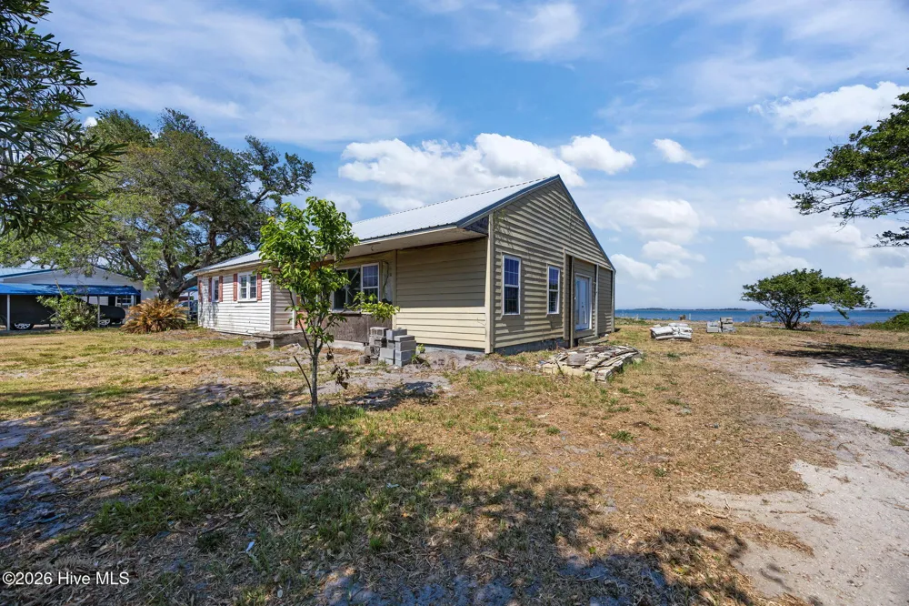 2472 Cedar Island Road Cedar Island, NC 28520