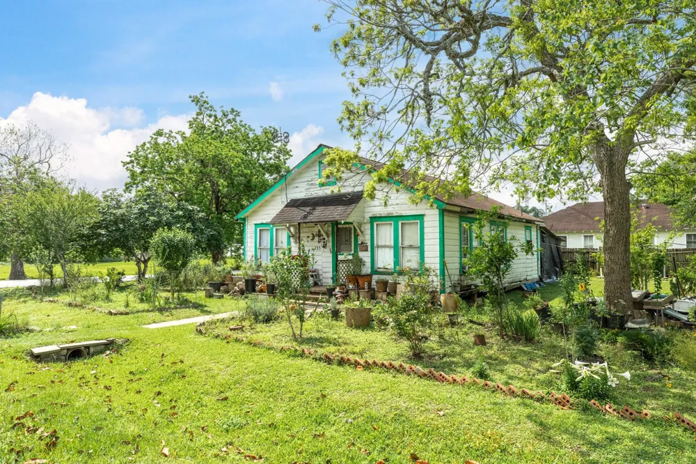 233 Hamilton Street West Columbia, TX 77486
