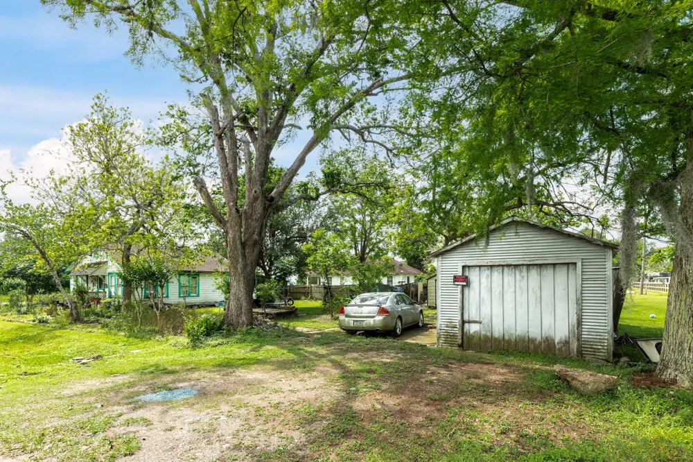 233 Hamilton Street West Columbia, TX 77486