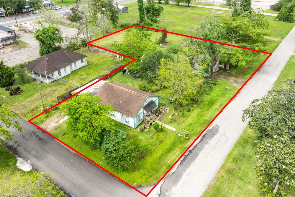 233 Hamilton Street West Columbia, TX 77486