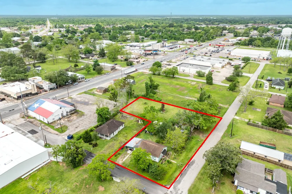 233 Hamilton Street West Columbia, TX 77486