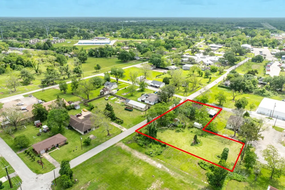 233 Hamilton Street West Columbia, TX 77486