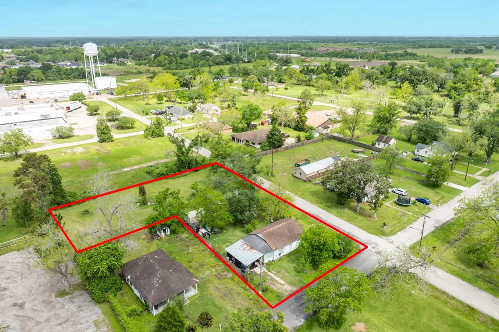 233 Hamilton Street West Columbia, TX 77486