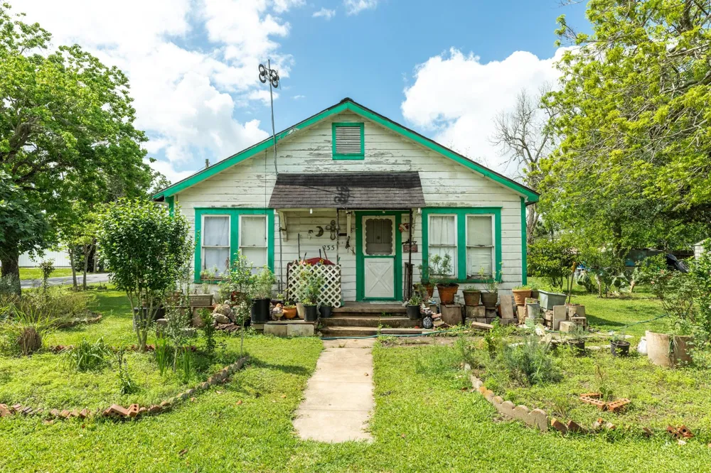 233 Hamilton Street West Columbia, TX 77486