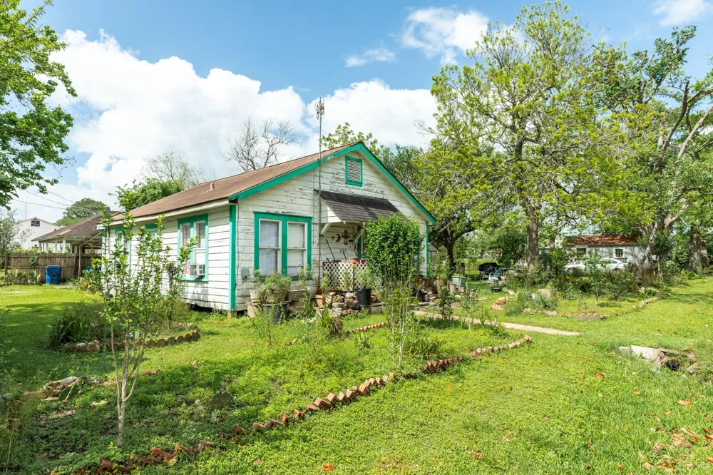 233 Hamilton Street West Columbia, TX 77486