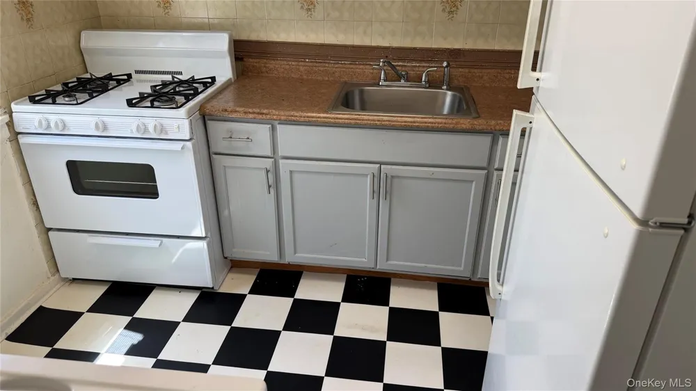 7442 260th Street #30G22 Glen Oaks, NY 11004