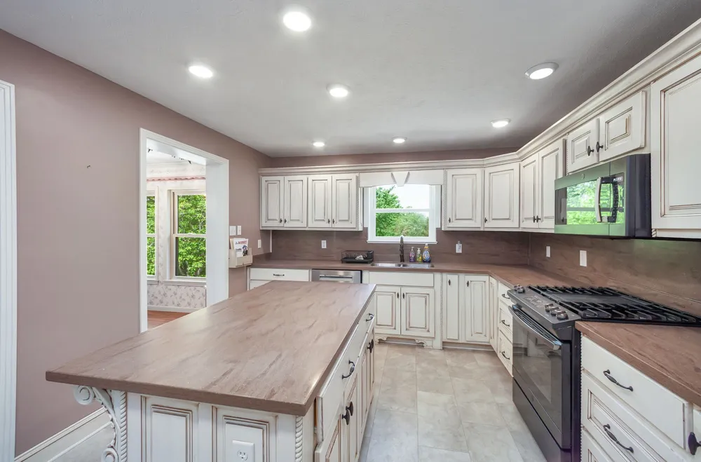 5280 Highway 100 W Decaturville, TN 38329