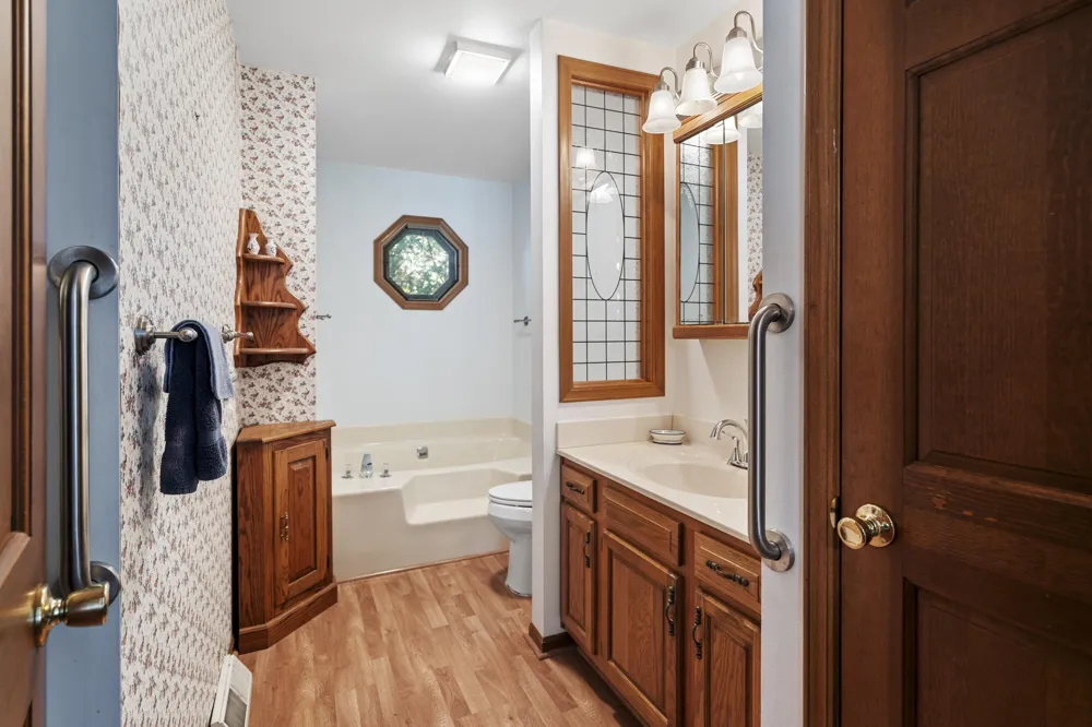 11332 Peninsula Drive Peninsula Township, MI 49686