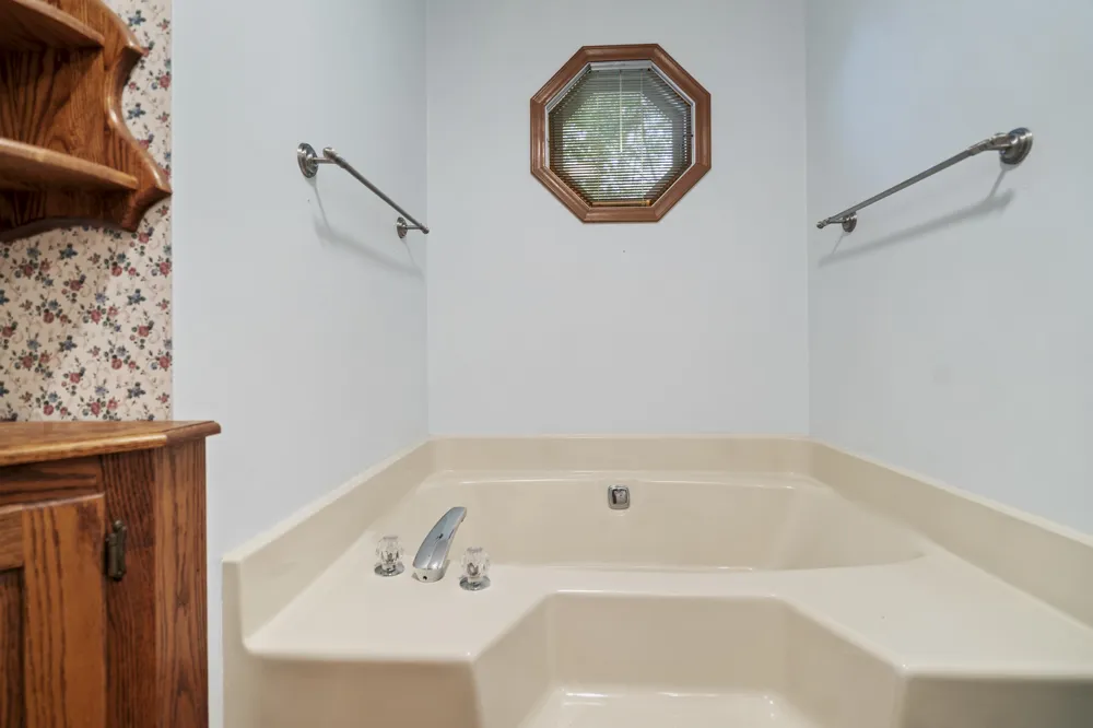 11332 Peninsula Drive Peninsula Township, MI 49686