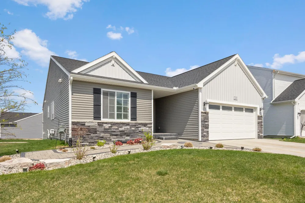 2629 Blooming Bud Lane Kentwood City, MI 49508