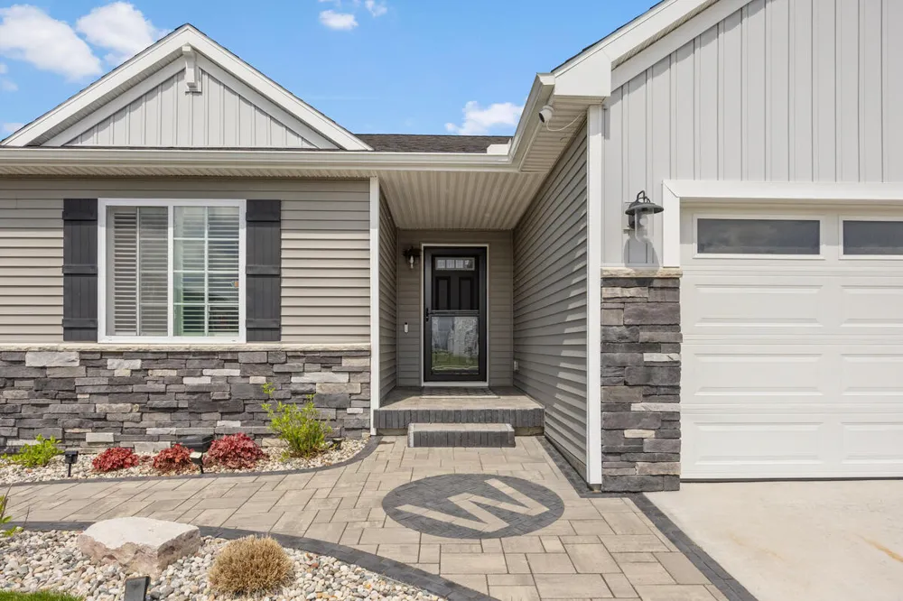 2629 Blooming Bud Lane Kentwood City, MI 49508