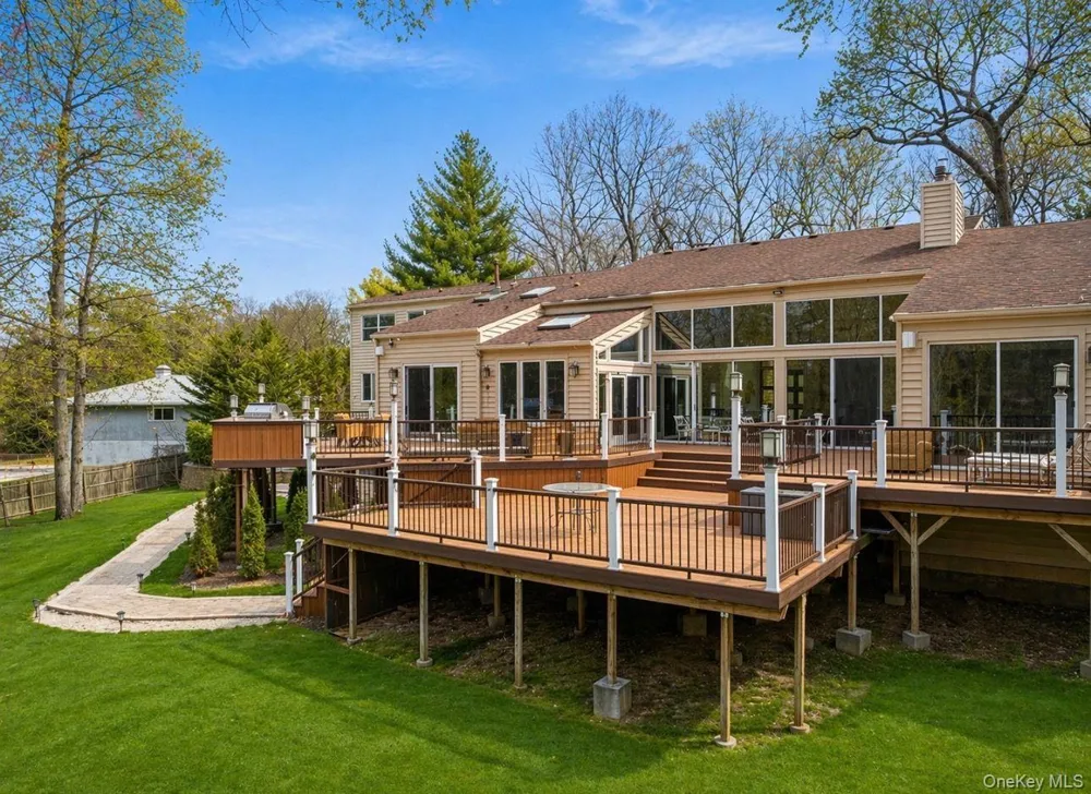 7 Windemere Crest Woodbury, NY 11797