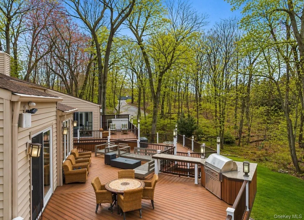 7 Windemere Crest Woodbury, NY 11797