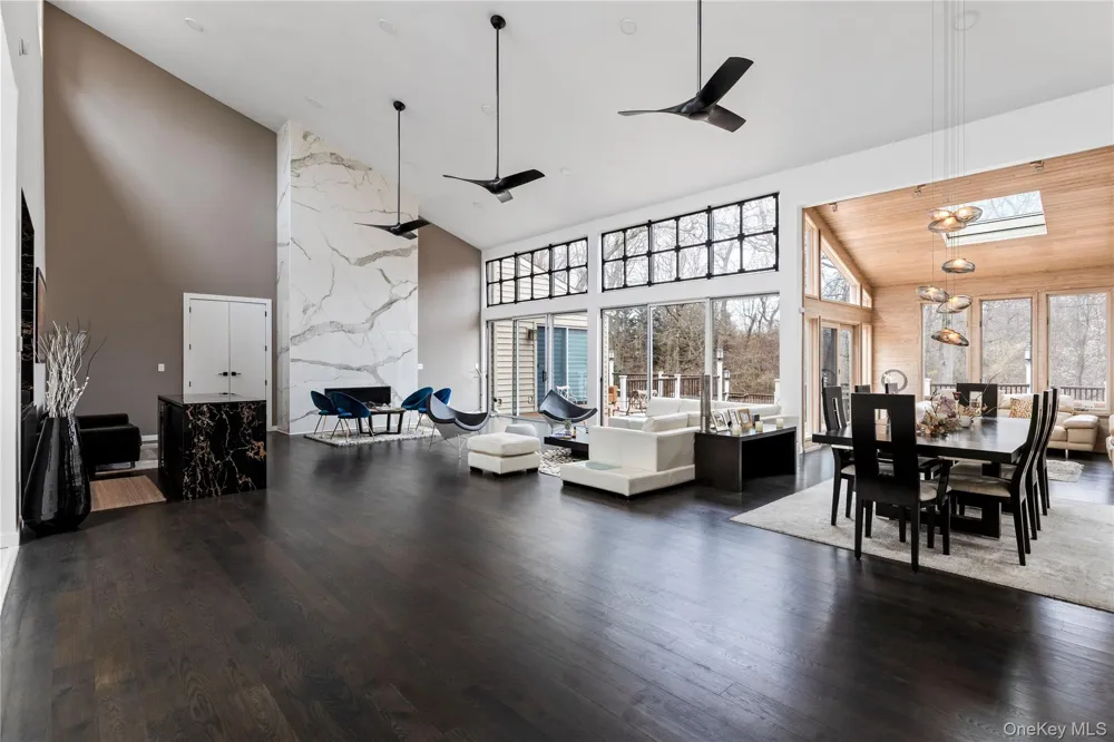 7 Windemere Crest Woodbury, NY 11797