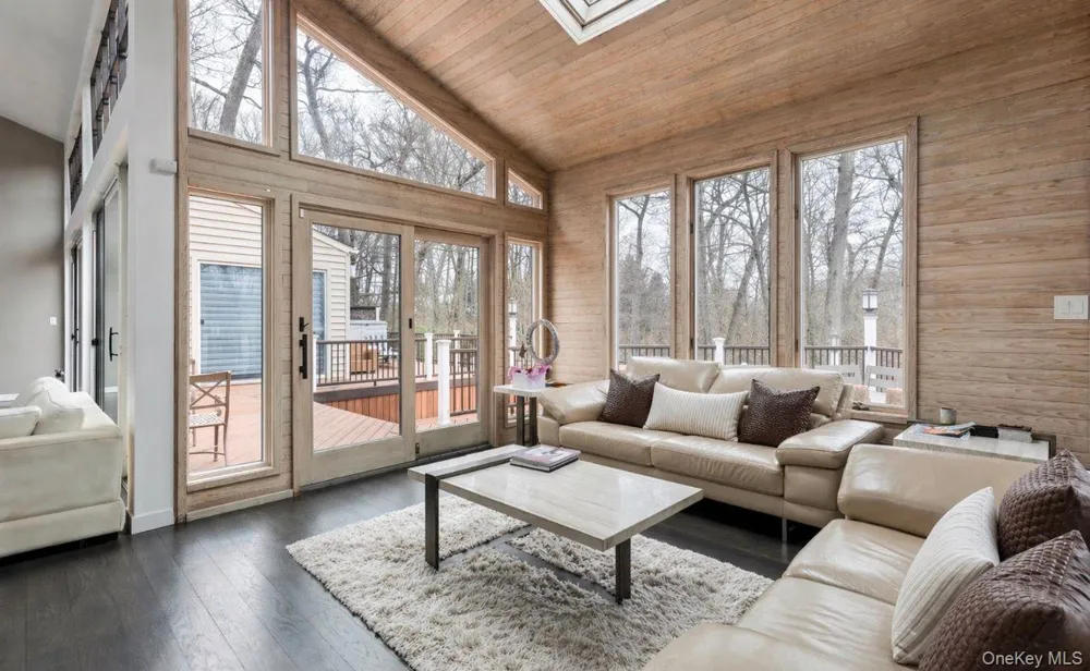 7 Windemere Crest Woodbury, NY 11797
