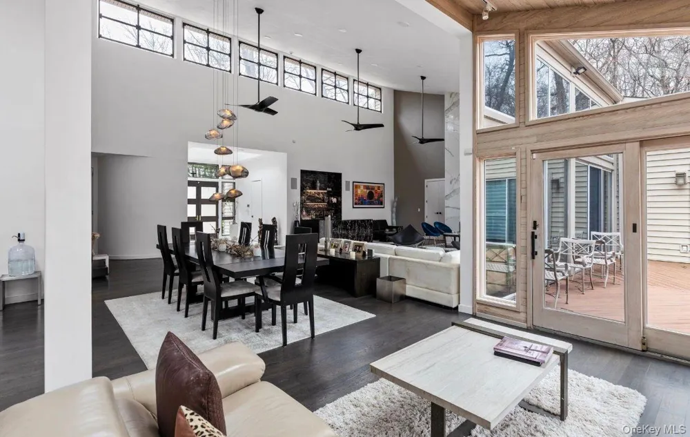 7 Windemere Crest Woodbury, NY 11797
