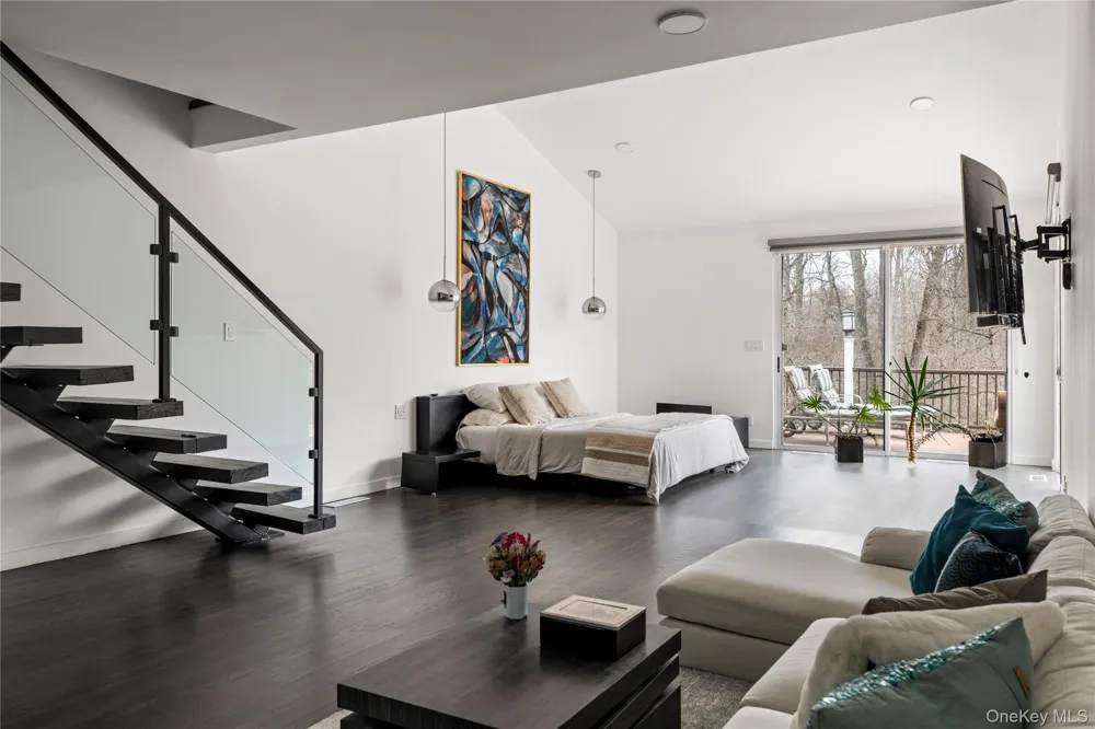 7 Windemere Crest Woodbury, NY 11797