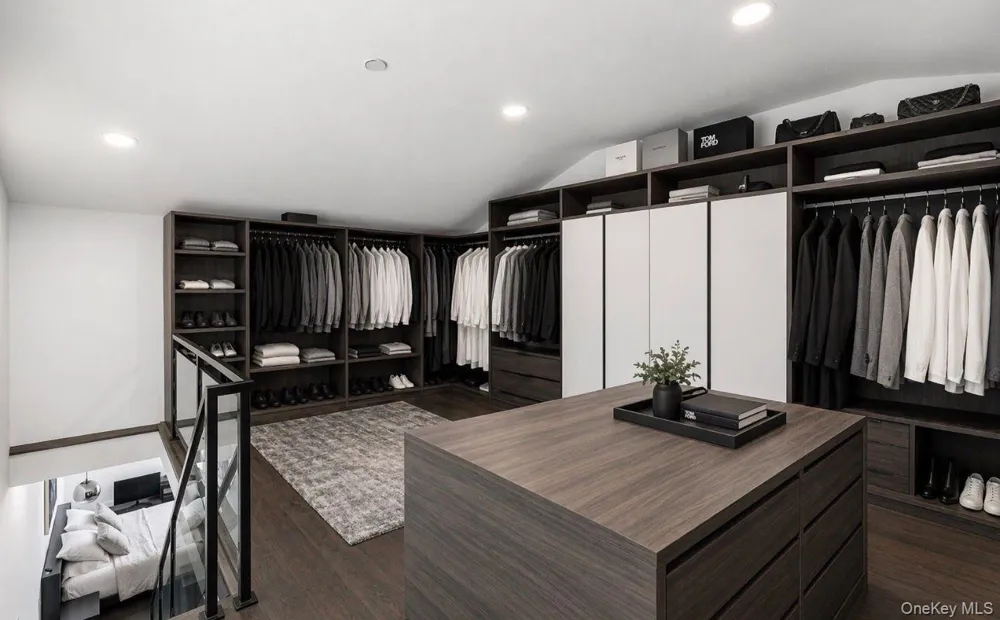 7 Windemere Crest Woodbury, NY 11797