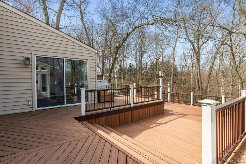 7 Windemere Crest Woodbury, NY 11797