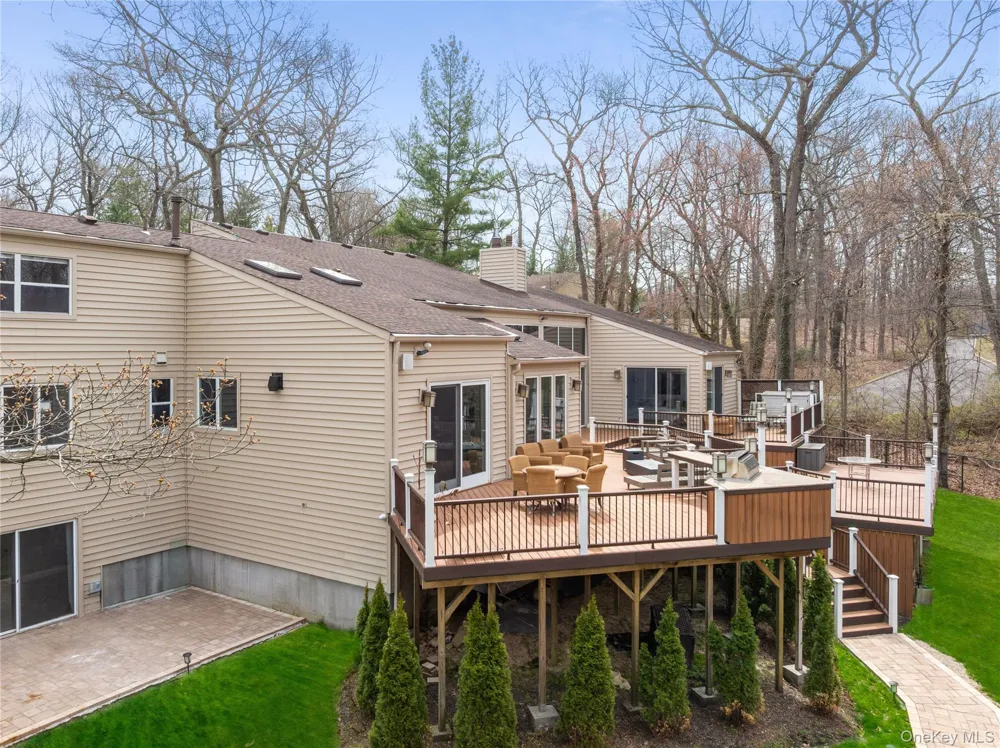 7 Windemere Crest Woodbury, NY 11797