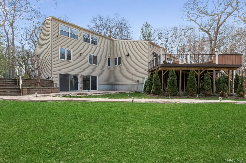 7 Windemere Crest Woodbury, NY 11797