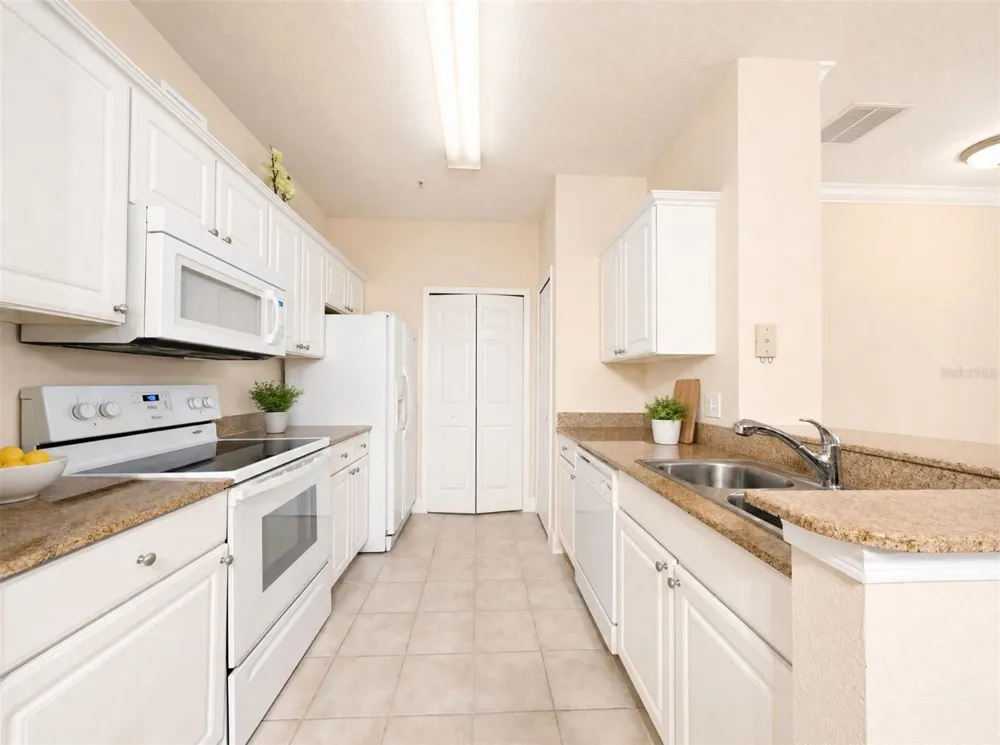 143 SOUTHERN PECAN CIRCLE #201 Winter Garden, FL 34787