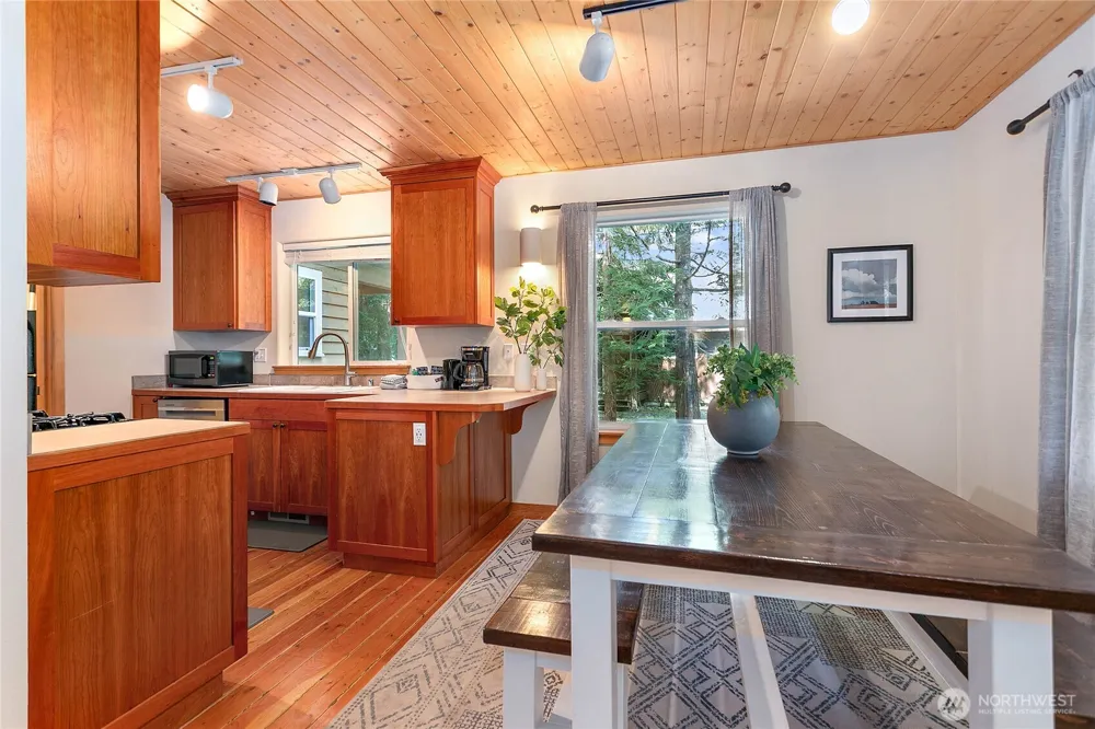 21012 Pinnacle Road Glacier, WA 98244