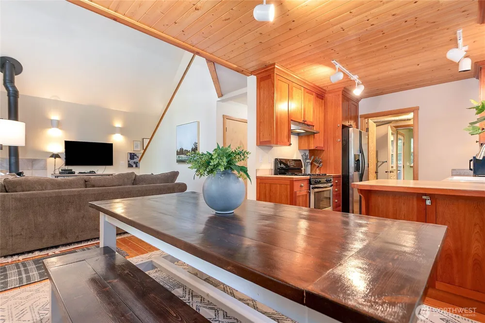 21012 Pinnacle Road Glacier, WA 98244
