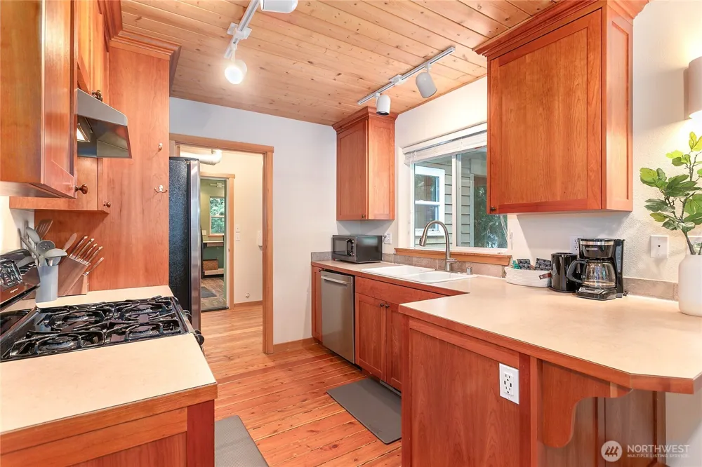21012 Pinnacle Road Glacier, WA 98244