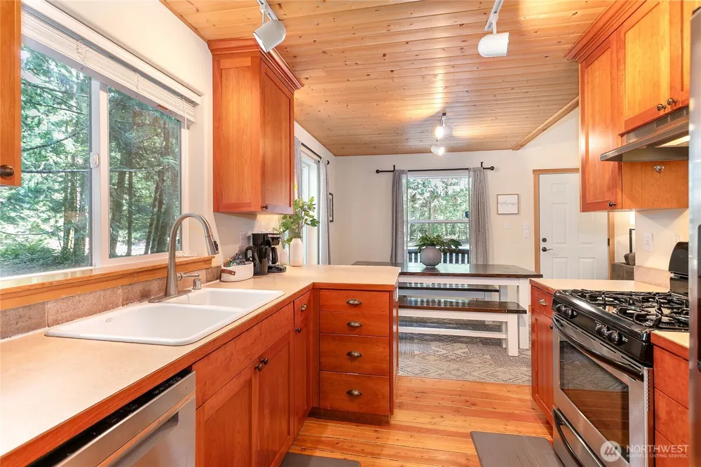21012 Pinnacle Road Glacier, WA 98244