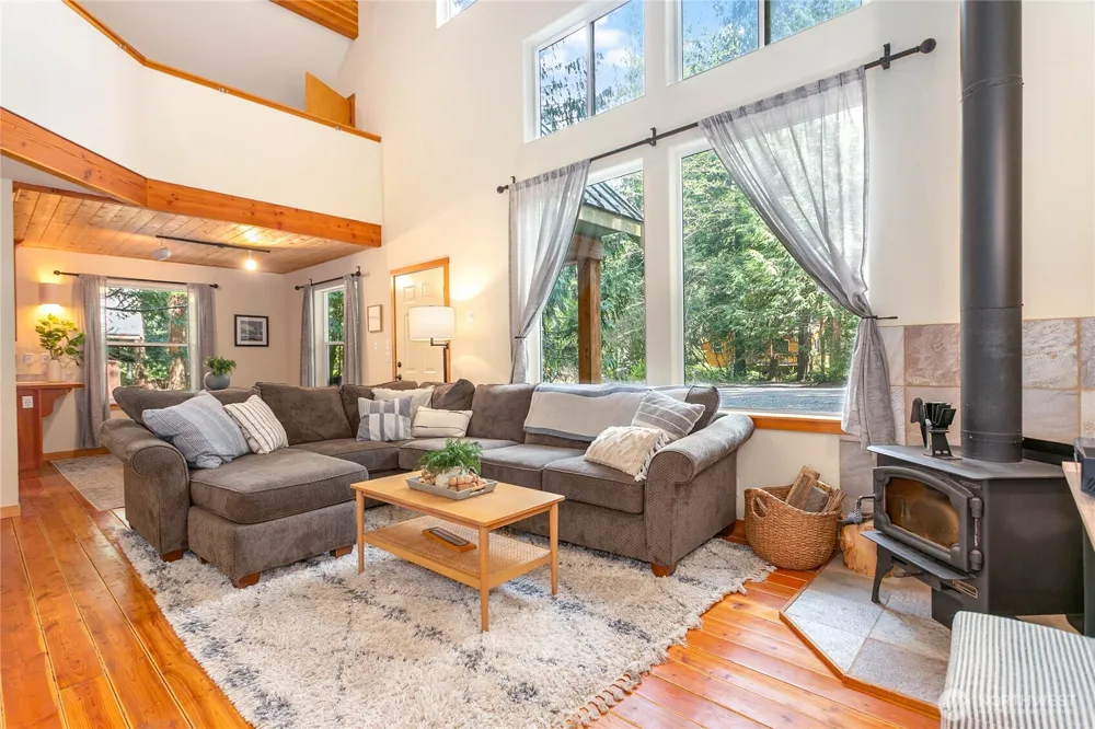 21012 Pinnacle Road Glacier, WA 98244