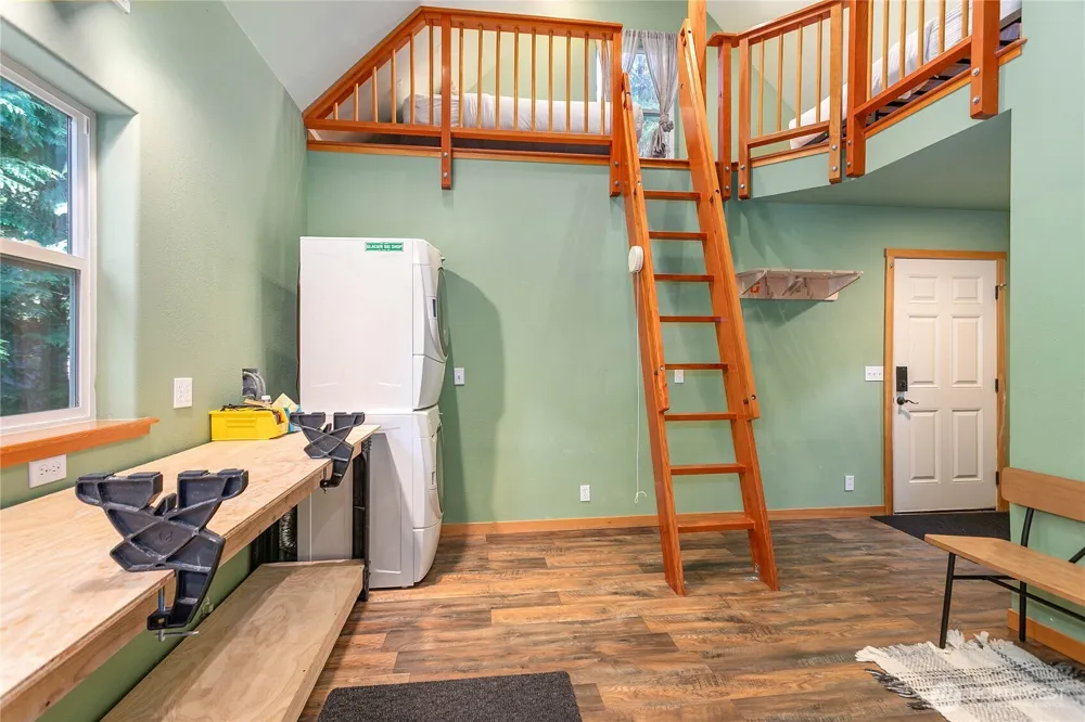 21012 Pinnacle Road Glacier, WA 98244