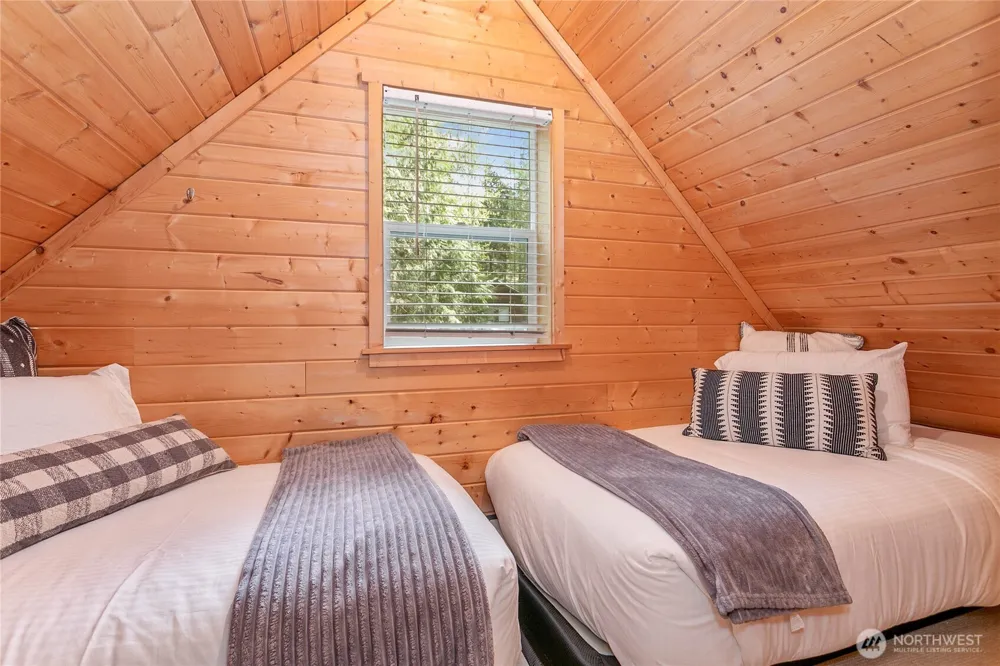 21012 Pinnacle Road Glacier, WA 98244