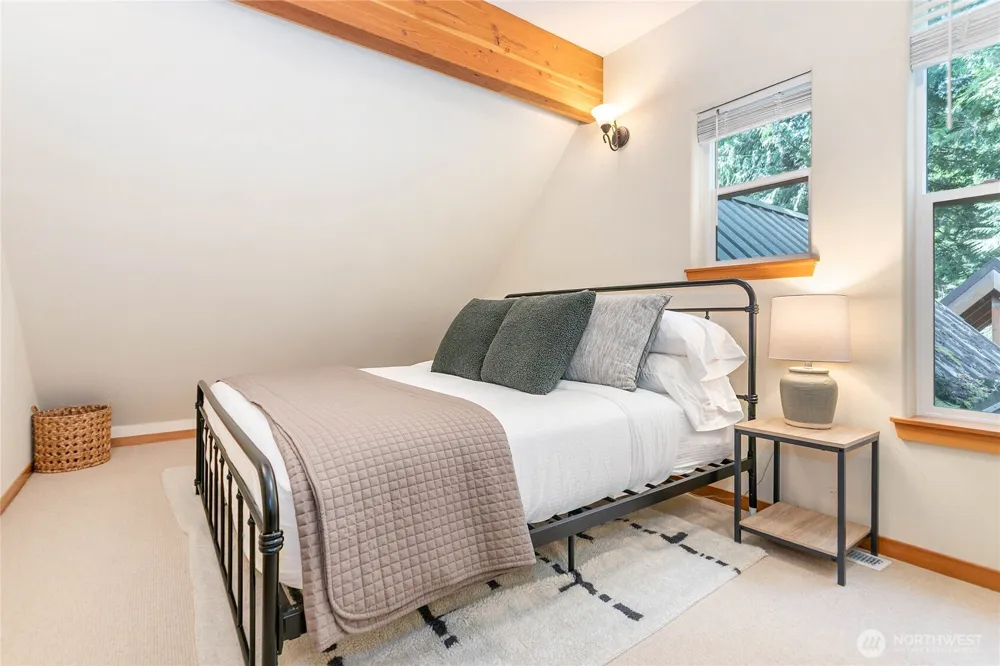 21012 Pinnacle Road Glacier, WA 98244