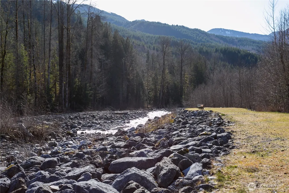21012 Pinnacle Road Glacier, WA 98244