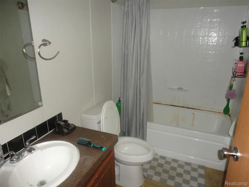955 CAMERON CIRCLE Raisinville Township, MI 48161