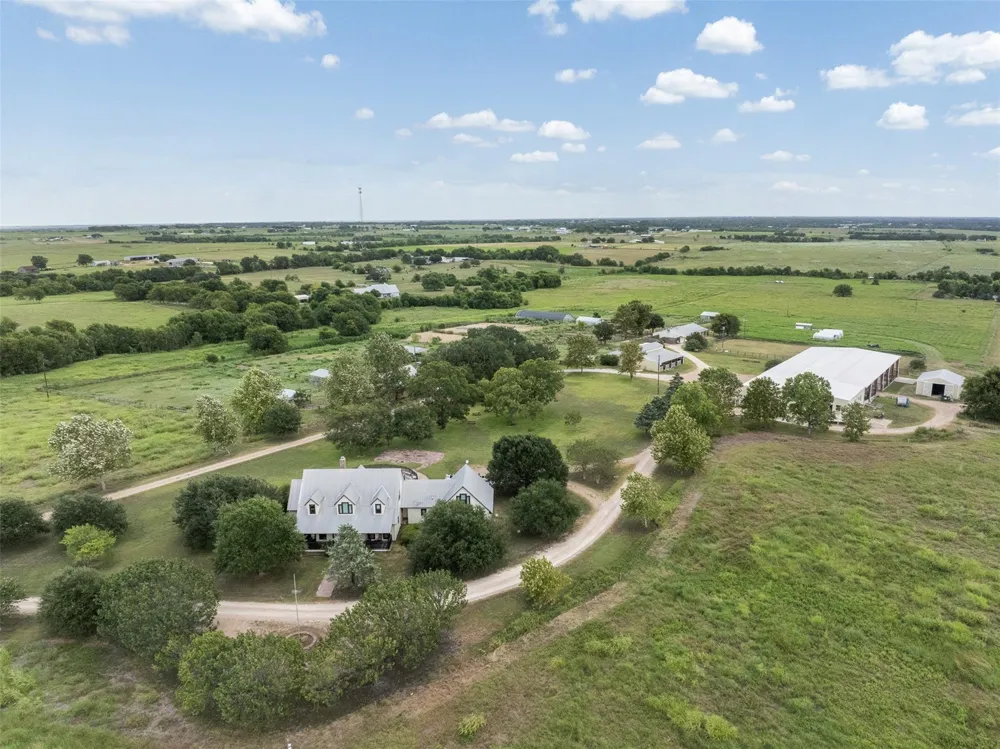 5255 Ganske Road Burton, TX 77835
