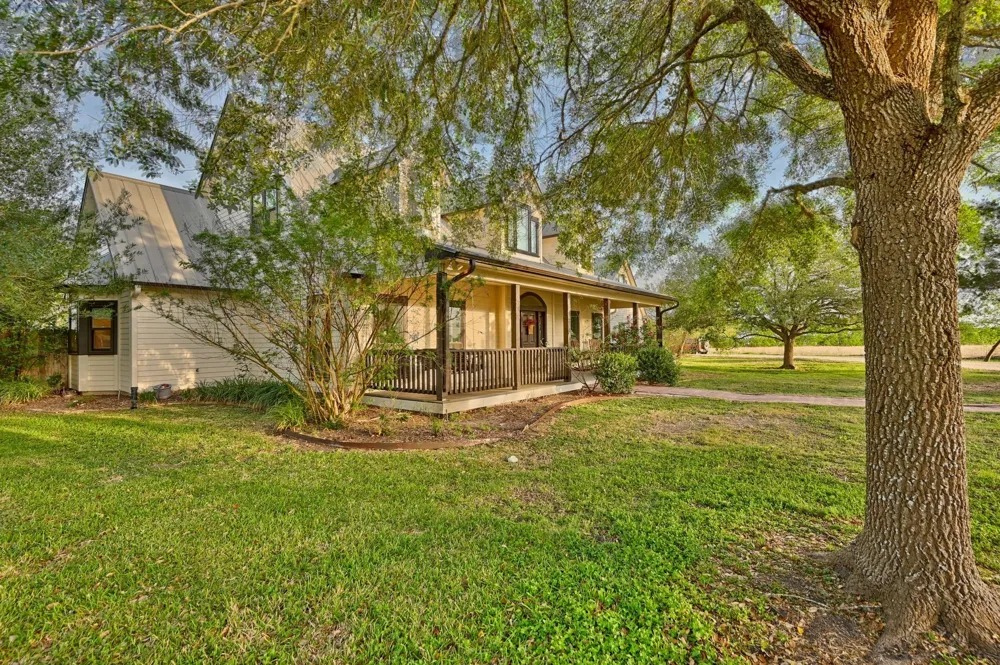 5255 Ganske Road Burton, TX 77835